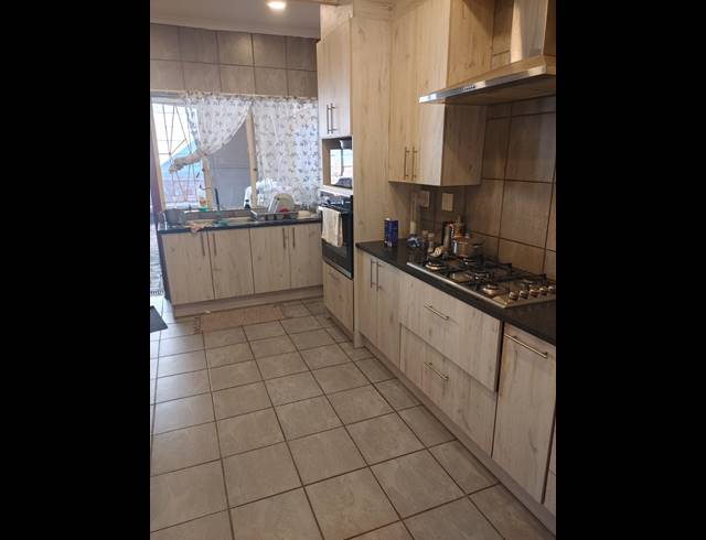 3 BEDROOM FREEHOLD FOR SALE IN FLORAUNA